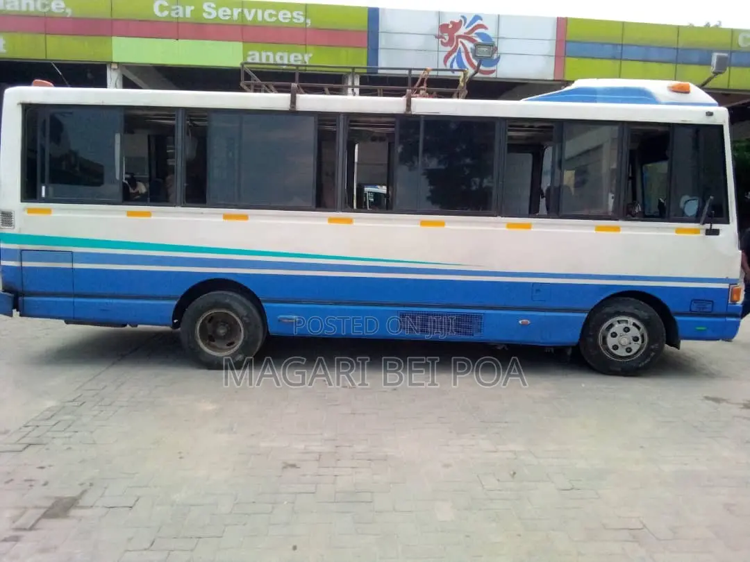 Hino Dutro 2014 White