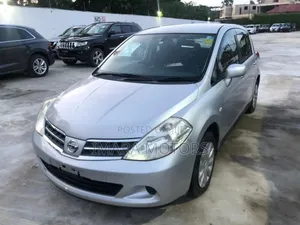 Nissan Tiida 2010 Silver
