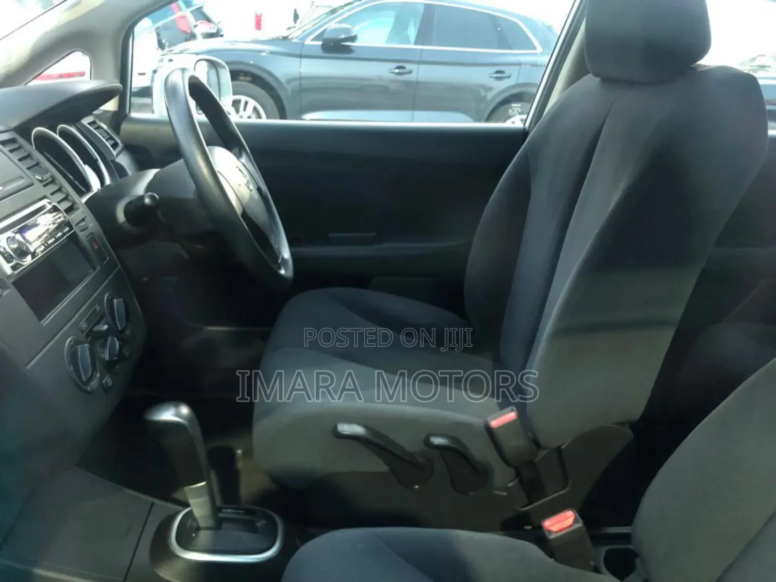 Nissan Tiida 2010 Silver