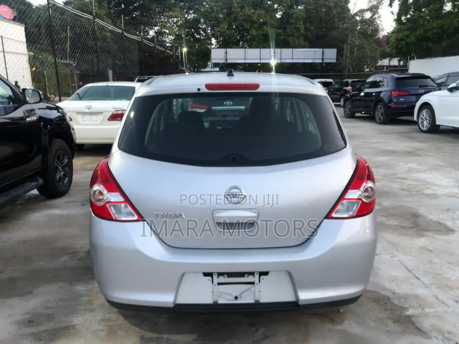 Nissan Tiida 2010 Silver