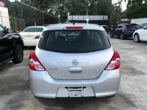 Nissan Tiida 2010 Silver