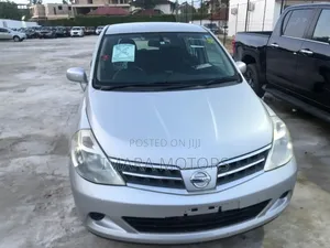 Nissan Tiida 2010 Silver