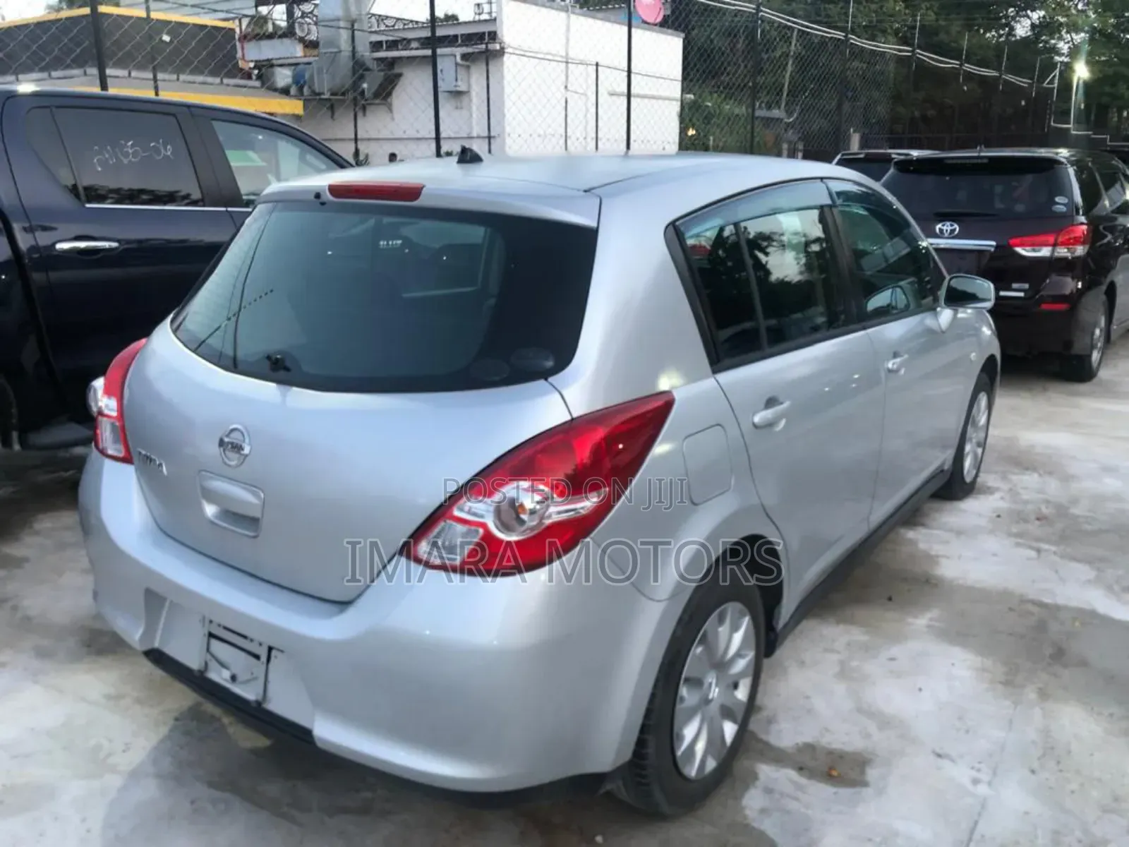 Nissan Tiida 2010 Silver