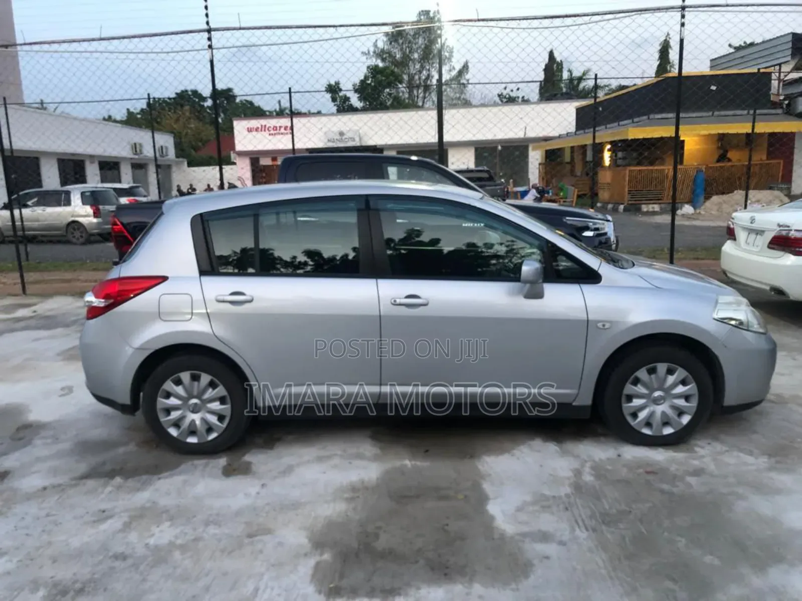 Nissan Tiida 2010 Silver