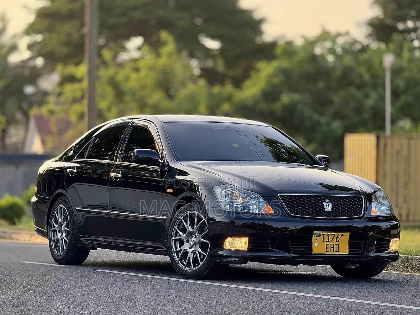 Toyota Crown Royale 2005 Black