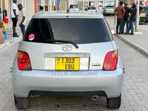 Toyota IST 2005 Silver