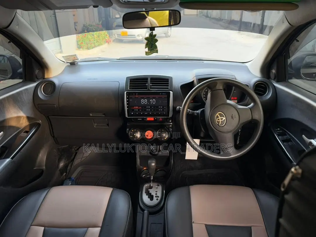 Toyota IST 2007 Purple