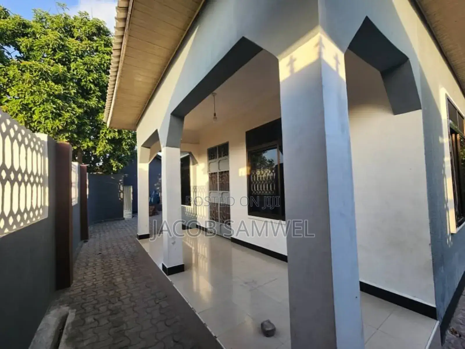 5bdrm House in Chamazi Magengeni, Kinondoni for sale