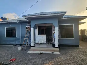 5bdrm House in Chamazi Magengeni, Kinondoni for sale