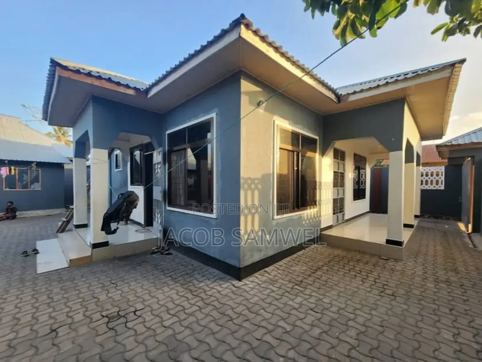 5bdrm House in Chamazi Magengeni, Kinondoni for sale