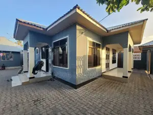 5bdrm House in Chamazi Magengeni, Kinondoni for sale