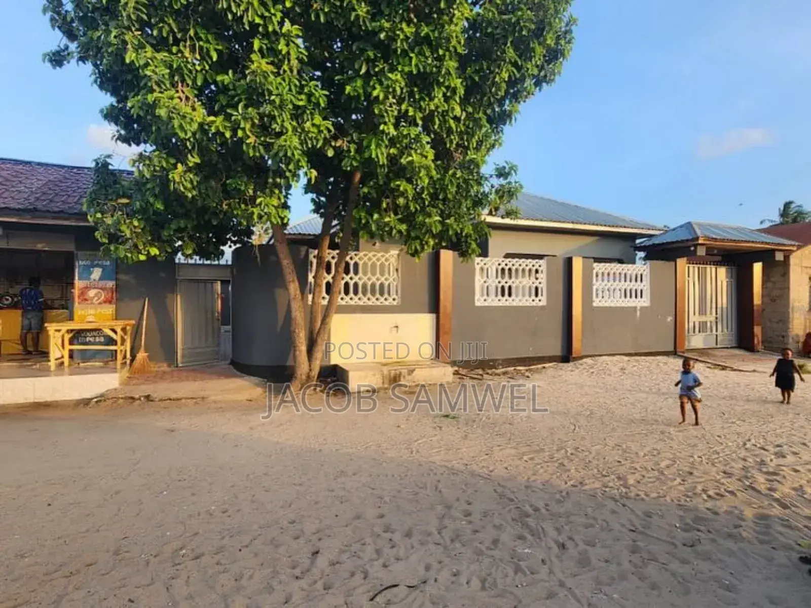 5bdrm House in Chamazi Magengeni, Kinondoni for sale