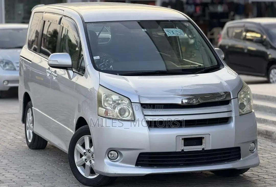 Toyota Noah 2008 Silver