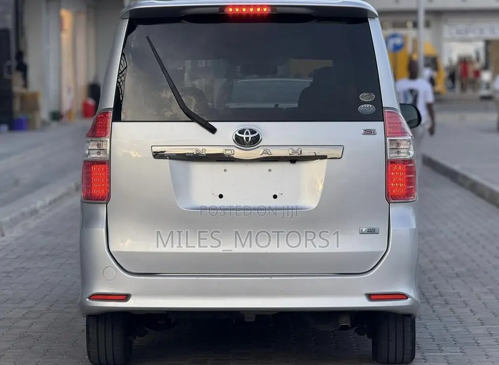 Toyota Noah 2008 Silver