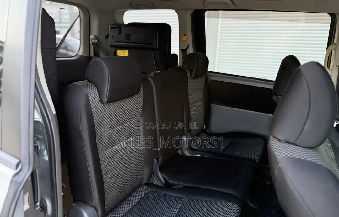Toyota Noah 2008 Silver