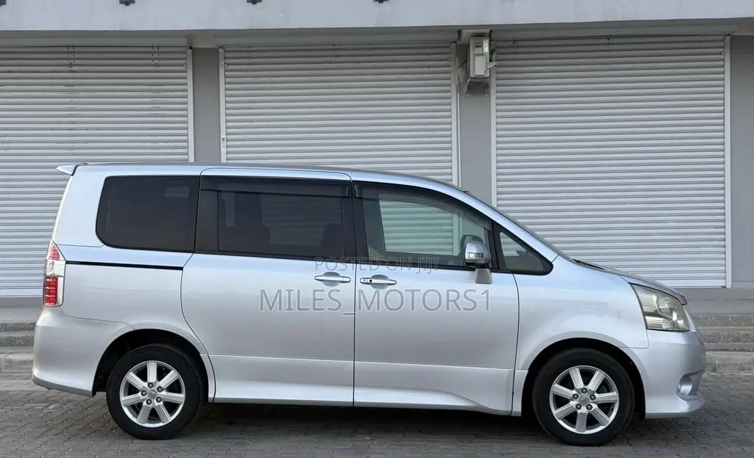 Toyota Noah 2008 Silver