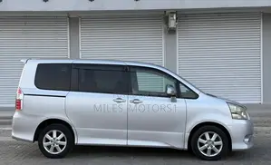 Toyota Noah 2008 Silver
