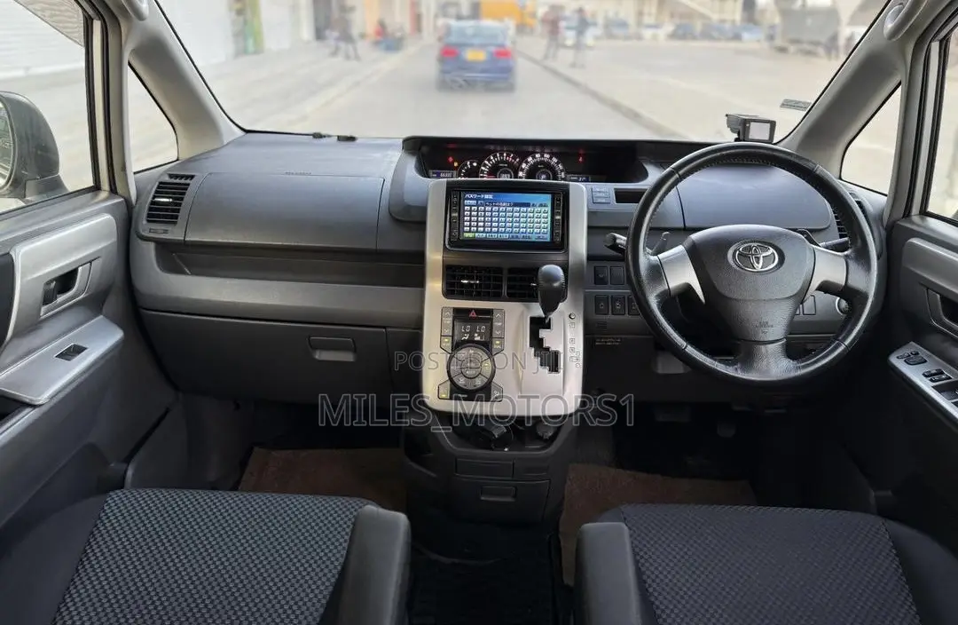 Toyota Noah 2008 Silver