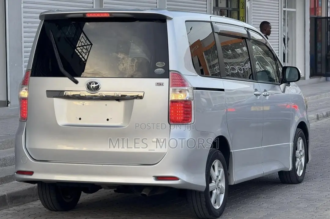 Toyota Noah 2008 Silver