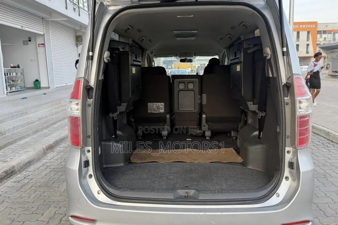 Toyota Noah 2008 Silver
