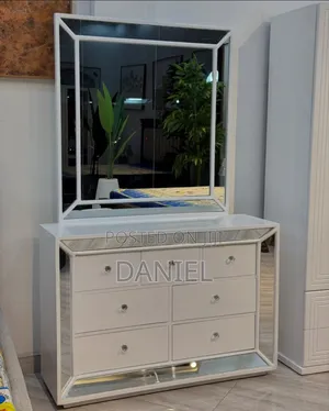 Dressing Table Nyeupe Na Vioo Juu Mpaka Chini