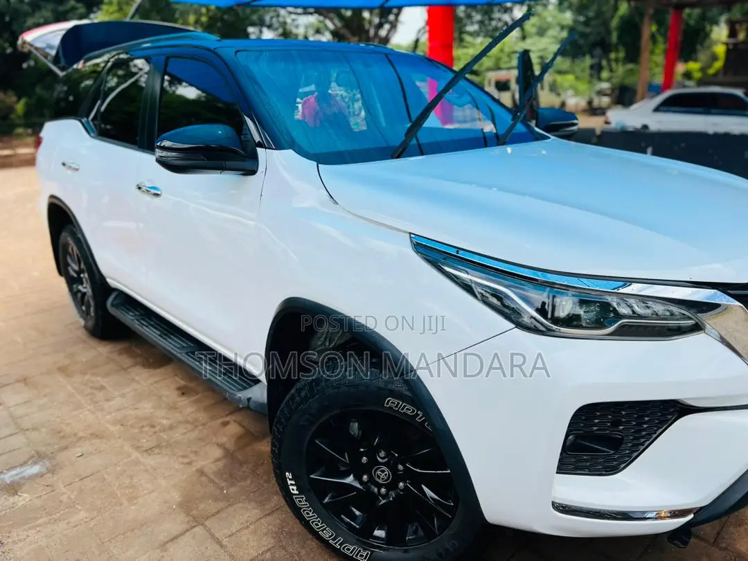 Toyota Fortuner 2023 White