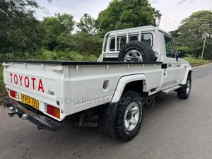 Toyota Land Cruiser 2013 White