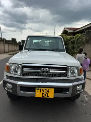 Toyota Land Cruiser 2013 White