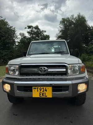 Toyota Land Cruiser 2013 White