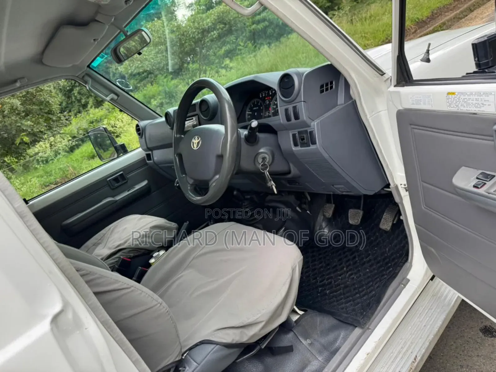Toyota Land Cruiser 2013 White