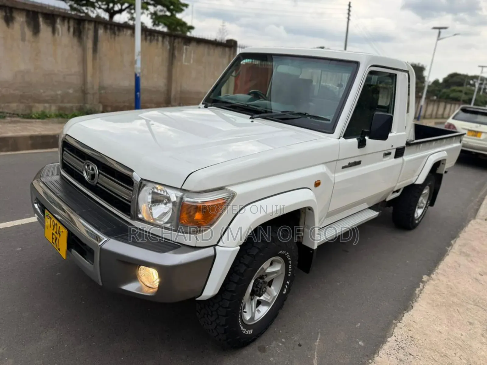 Toyota Land Cruiser 2013 White