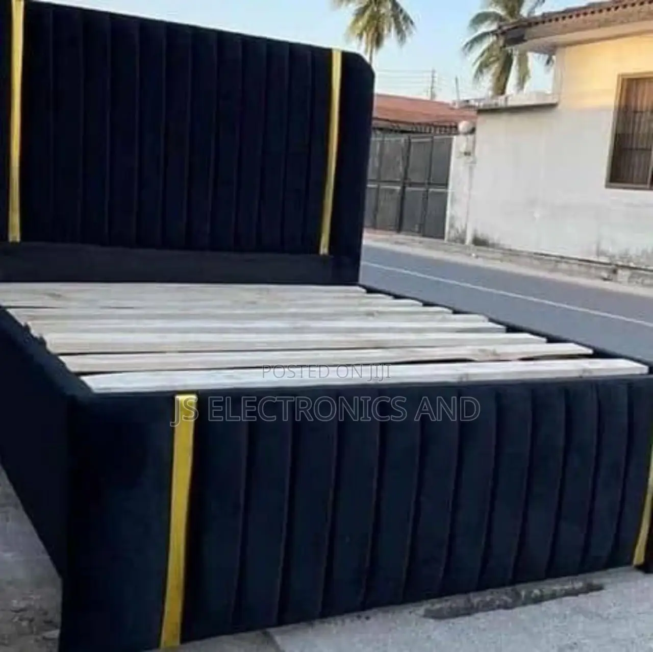 Kitanda 5/6 Bedsofa Ya Kisasa Kabisa Ni Imara Sana