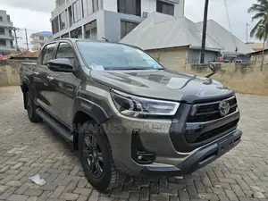 Toyota Hilux 2021 Gold