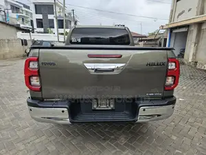 Toyota Hilux 2021 Gold