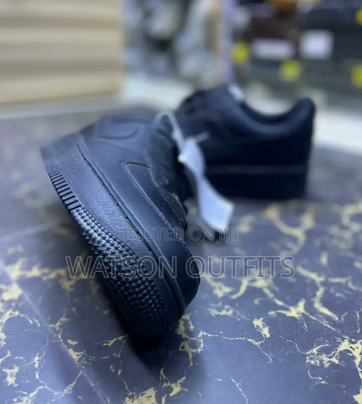 Raba Nyeusi Za Airforce Mpya Kabisa