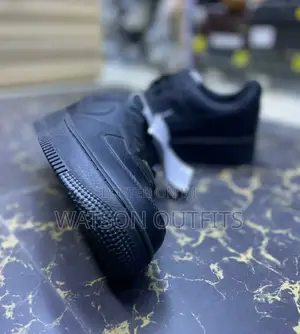 Raba Nyeusi Za Airforce Mpya Kabisa