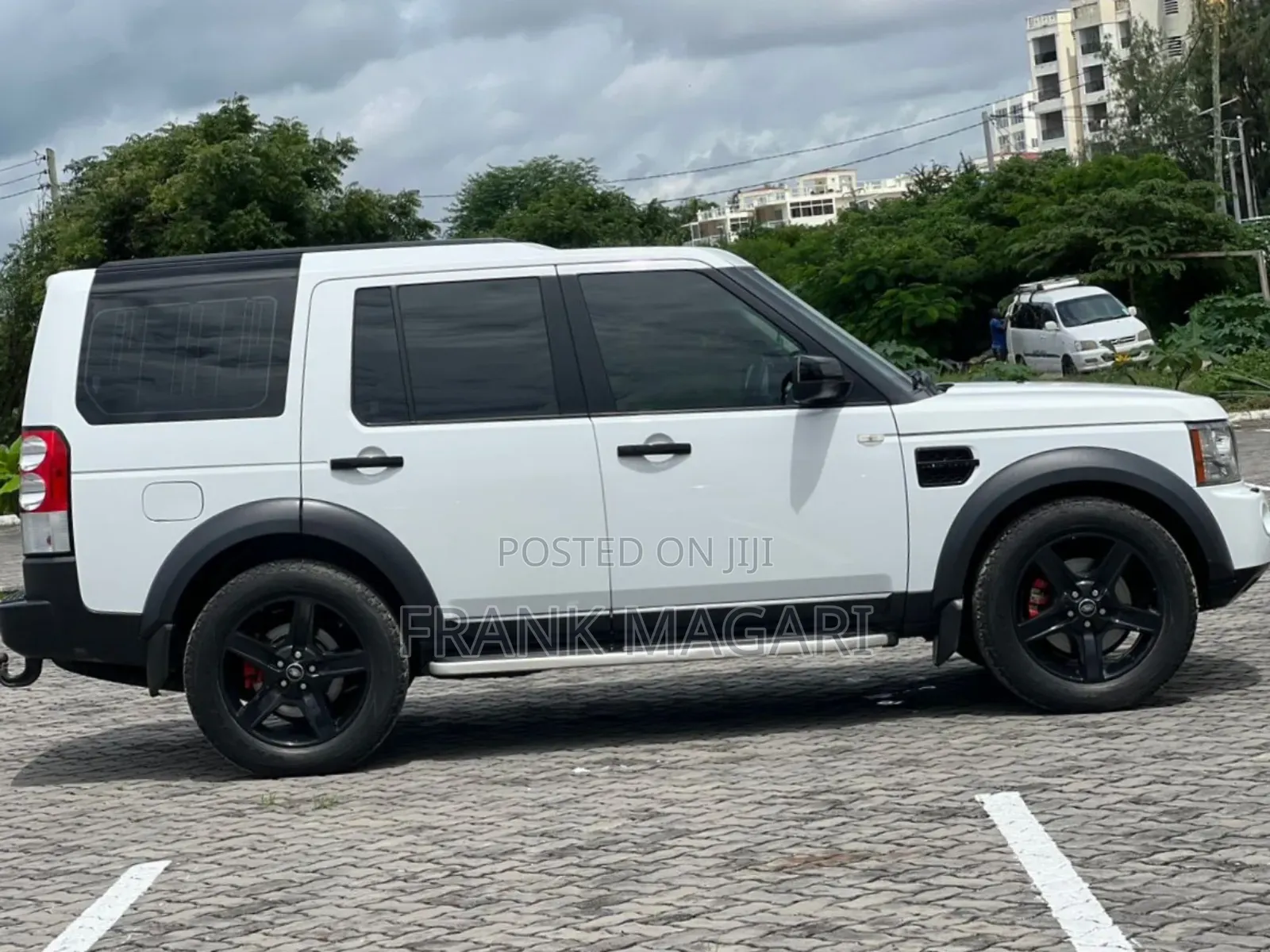 Land Rover Discovery 2013 White