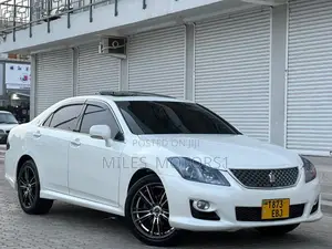 Toyota Crown 2009 White