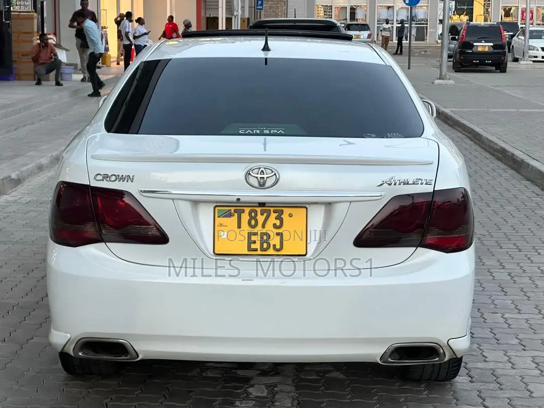 Toyota Crown 2009 White
