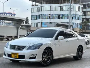 Toyota Crown 2009 White