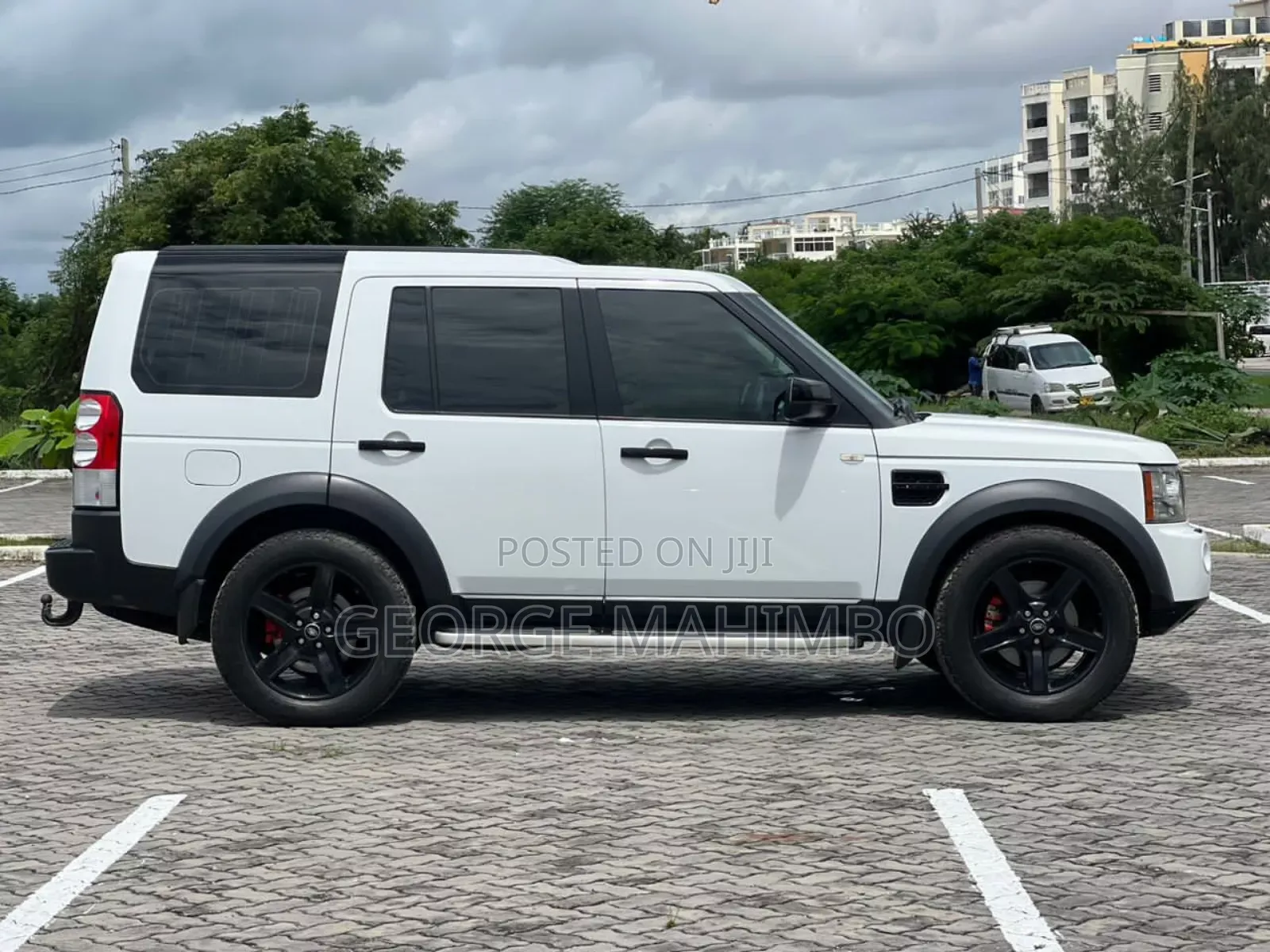 Land Rover Discovery 2013 White