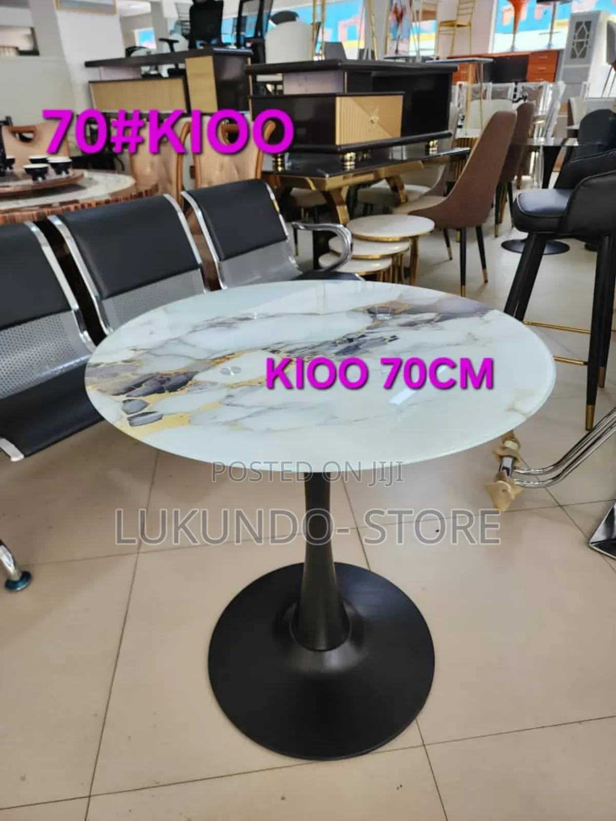 Simple Cofee Table With Top Mirrow
