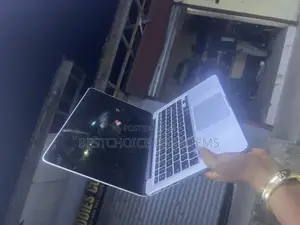 Laptop Apple MacBook Pro 2017 8GB Intel Core I5 SSD 256GB