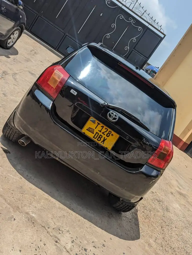 Toyota Corolla RunX 2005 Black