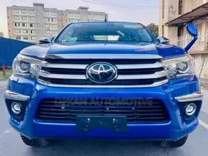 Photo - Toyota Hilux 2019 Blue