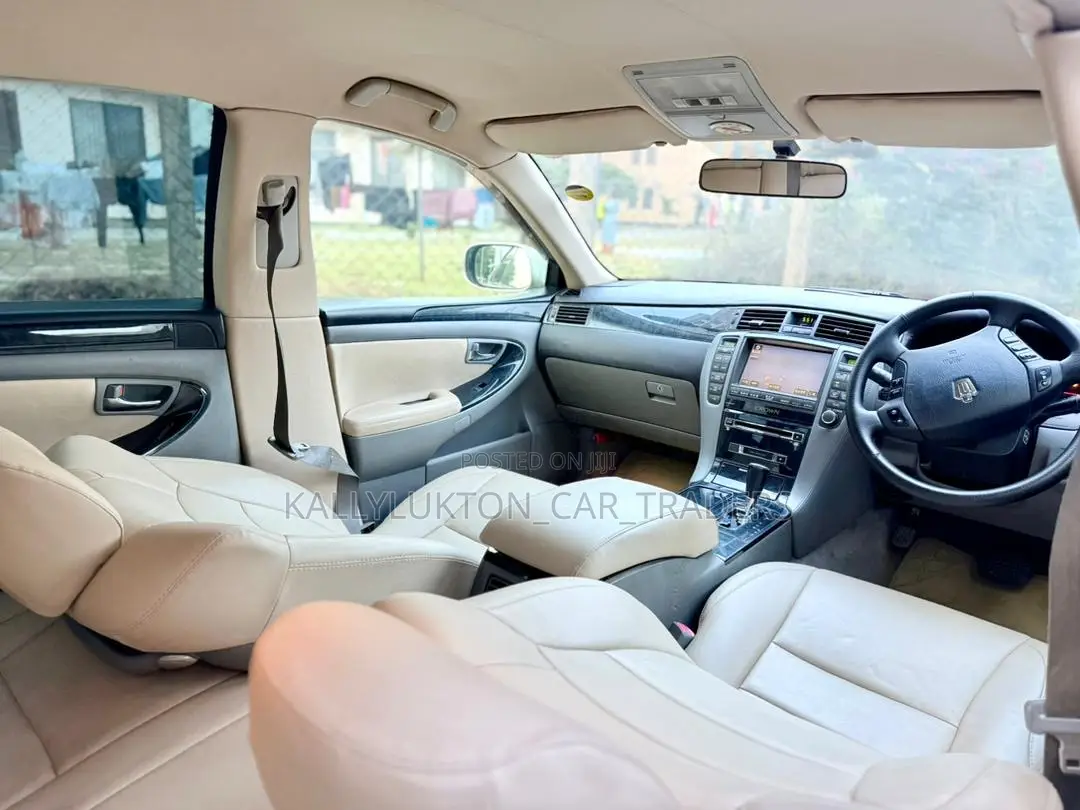Toyota Crown 2009 Silver