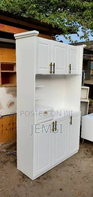 Upper and Lower Kitchen Cabinets
