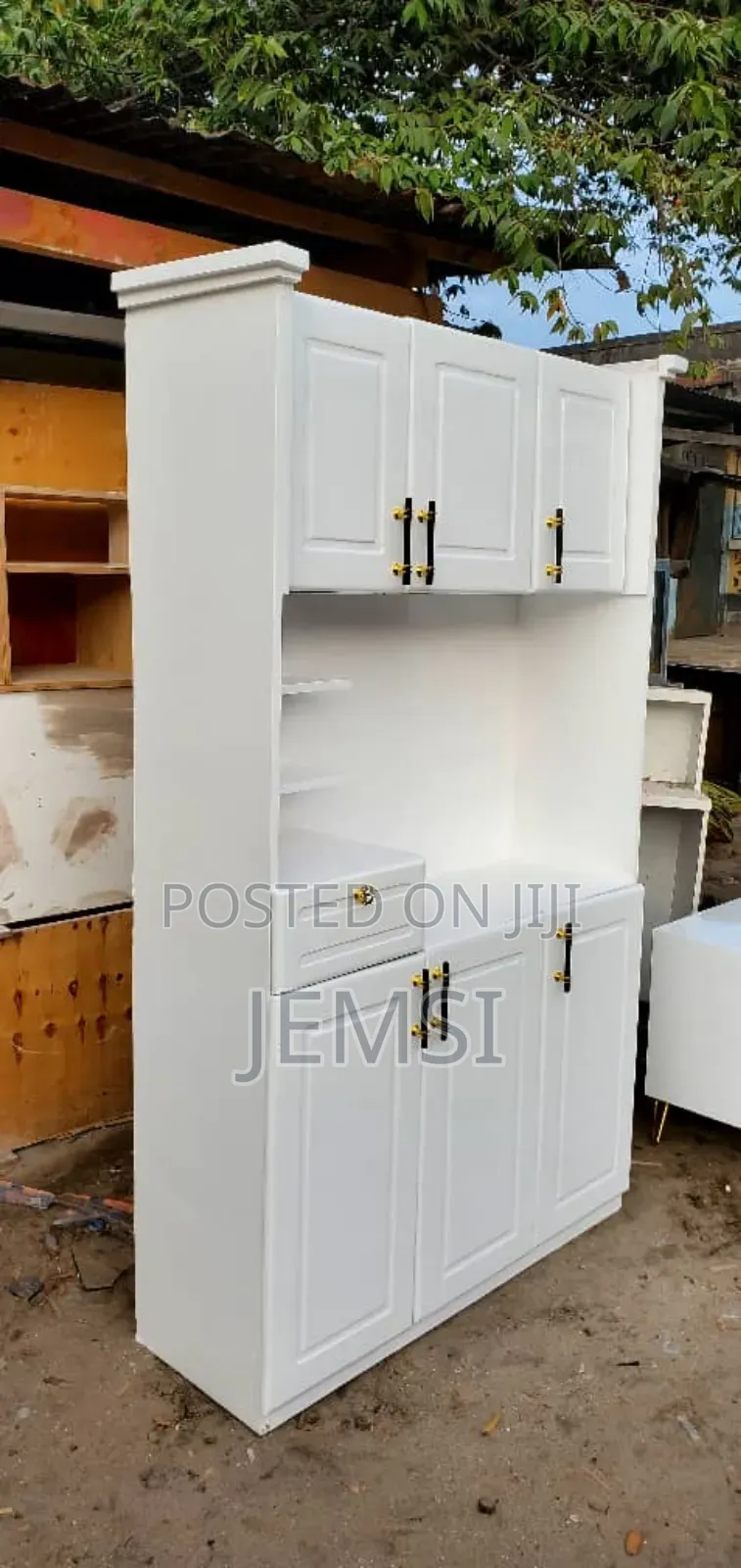 Upper and Lower Kitchen Cabinets