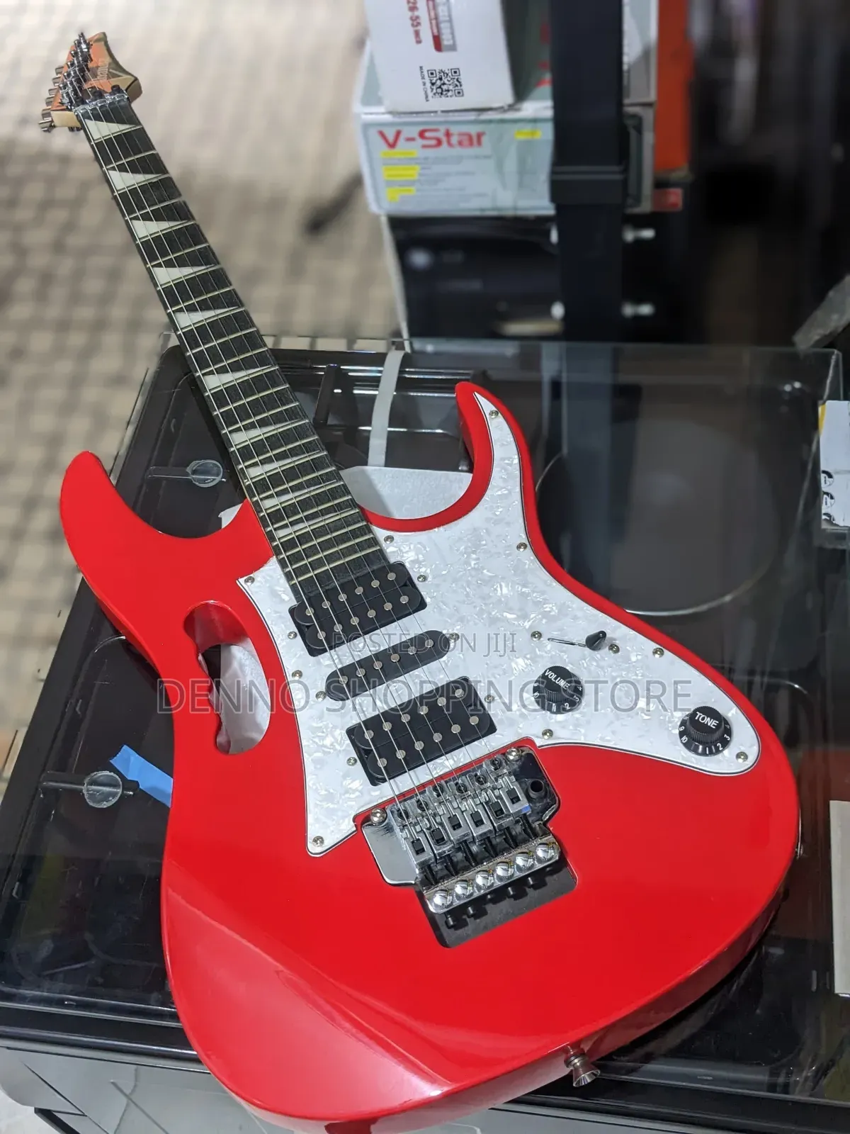 Solo Guitor Red Color Guitor(Haitumii Umeme)