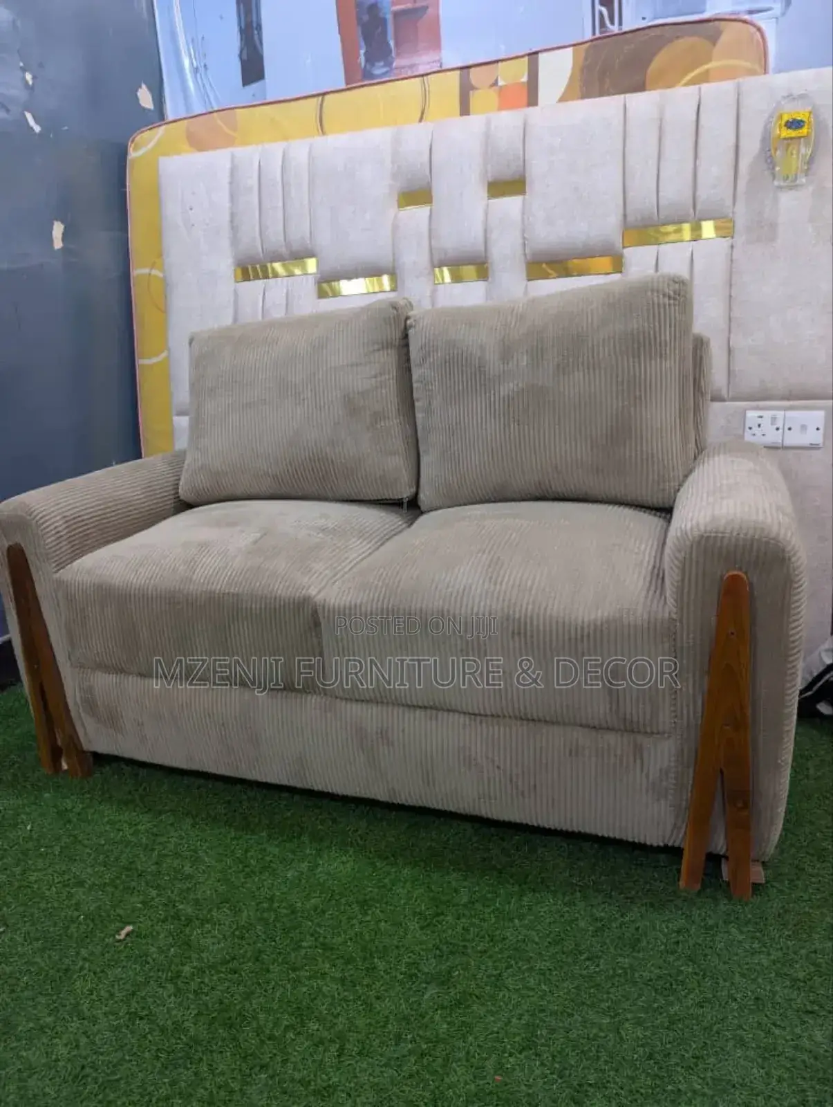 Sofa La Watu Wawili Mneso